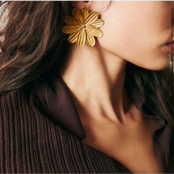NWT Zara FLOWER EARRINGS Limited edition NWT GIFT ✨✨🔥 - Picture 1 of 7